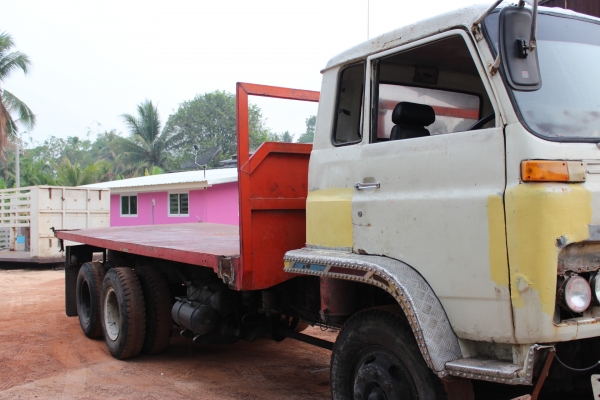 สิบล้อพื้นเรียบ