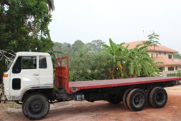 สิบล้อพื้นเรียบ