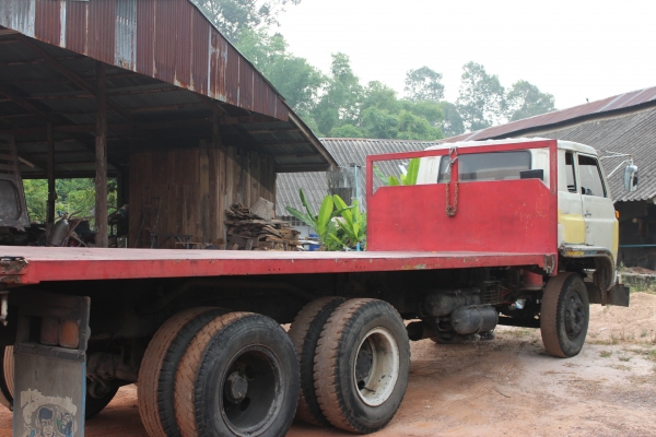 สิบล้อพื้นเรียบ