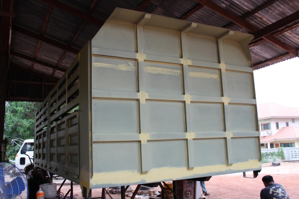 กระบะรถบรรทุก ๑๐  ล้อ