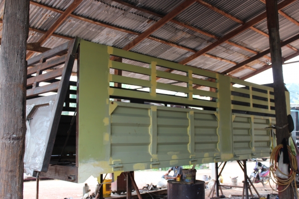 กระบะรถบรรทุก ๑๐  ล้อ