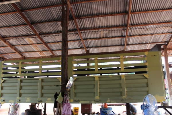 กระบะรถบรรทุก ๑๐  ล้อ