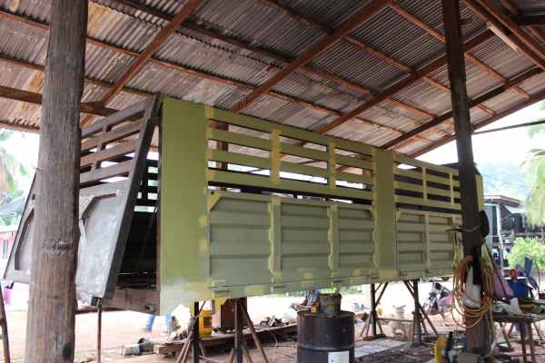 กระบะรถบรรทุก ๑๐  ล้อ