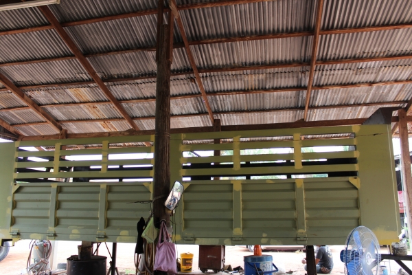 กระบะรถบรรทุก ๑๐  ล้อ