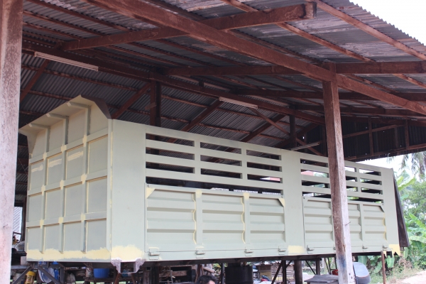 กระบะรถบรรทุก ๑๐  ล้อ