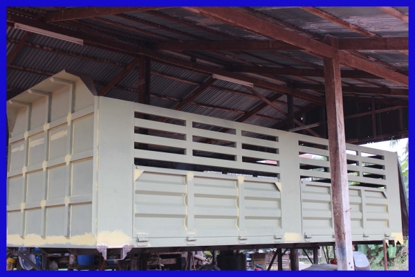 กระบะรถบรรทุก ๑๐  ล้อ