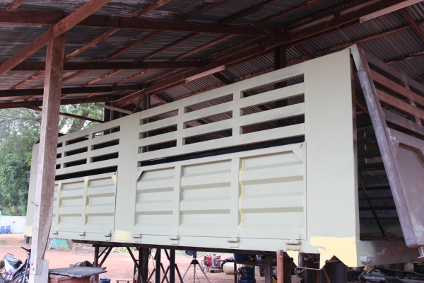 กระบะรถบรรทุก ๑๐  ล้อ