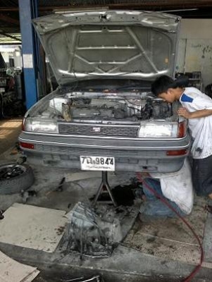 ขายเกียออโต้ เกียสายยกลง เปลี่่ยนเป็นธรรมดา เครื่อง4 afe  จาก90 ครับ 1800 ถูกๆๆนะครับ