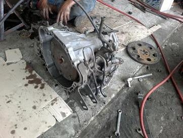 ขายเกียออโต้ เกียสายยกลง เปลี่่ยนเป็นธรรมดา เครื่อง4 afe  จาก90 ครับ 1800 ถูกๆๆนะครับ