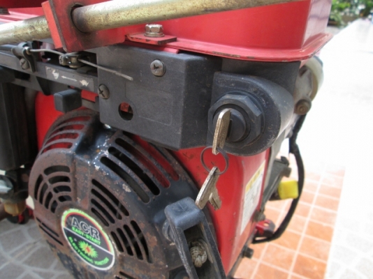 รถตัดหญ้าเดินตาม ยี่ห้อ : KAWASAKIจากญี่ปุ่นwww.nihonmono.com รถตัดหญ้าเดินตาม ยี่ห้อ : KAWASAKIจากญี่ปุ่นwww.nihonmono.com