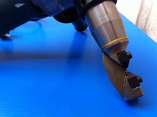 เครื่องตัดเหล็กเพลท