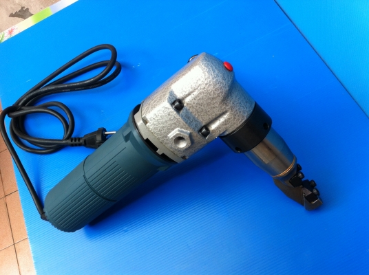 เครื่องตัดเหล็กเพลท