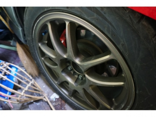 ล้อแท้สีเดิม มีรอยเบียดสองล้อ ยังไม่เคยซ่อมสี เดิมๆ  Work emotion cr-kai 17x8 off +32 5รู/114.3 เท่ากันทุกวง   ล้ออย่างเดียวนะคับ