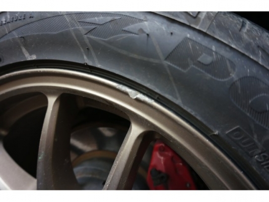 ล้อแท้สีเดิม มีรอยเบียดสองล้อ ยังไม่เคยซ่อมสี เดิมๆ  Work emotion cr-kai 17x8 off +32 5รู/114.3 เท่ากันทุกวง   ล้ออย่างเดียวนะคับ