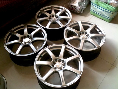 แม็กซ์ Lenso รุ่น Blitz 17 กว้าง 7.5- ET 40 ใส่กับ 5 รู 100 และ 114.3 ได้หมด สภาพสวยพร้อมใส่ได้เลย แม็กซ์ Lenso รุ่น Blitz 17 กว้าง 7.5- ET 40 ใส่กับ 5 รู 100 และ 114.3 ได้หมด สภาพสวยพร้อมใส่ได้เลย