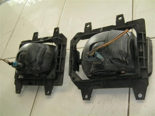ไฟสปอร์ตไล้ท์ BMW E30 ไฟสปอร์ตไล้ท์ BMW E30