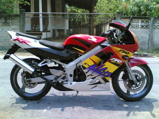 ขาย NSR150rrw เล่มทะเบียนพร้อมชุดโอนเครื่องสมบูรณ์ชุดสีพอใช้ระบบไฟออกหมดไมล์ขึ้นหมดขาย 15500 บาท