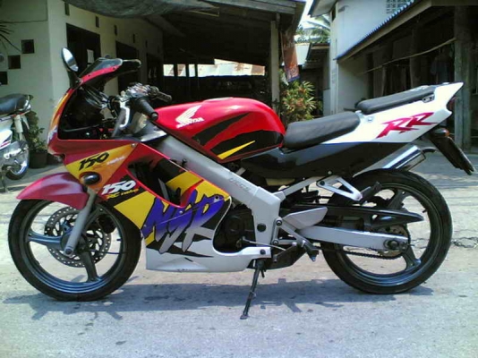 ขาย NSR150rrw เล่มทะเบียนพร้อมชุดโอนเครื่องสมบูรณ์ชุดสีพอใช้ระบบไฟออกหมดไมล์ขึ้นหมดขาย 15500 บาท