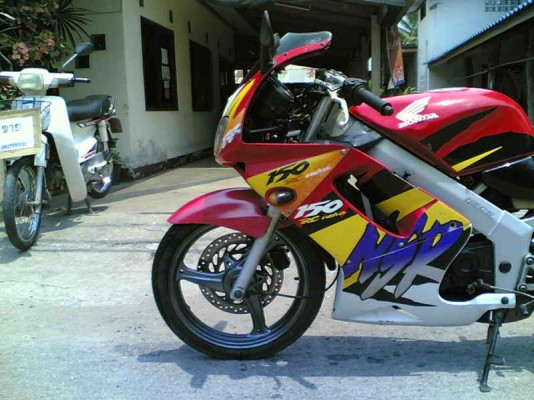 ขาย NSR150rrw เล่มทะเบียนพร้อมชุดโอนเครื่องสมบูรณ์ชุดสีพอใช้ระบบไฟออกหมดไมล์ขึ้นหมดขาย 15500 บาท