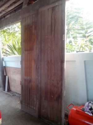 บานประตูไม้สัก เก่า