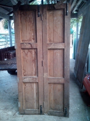 บานประตูไม้สัก เก่า
