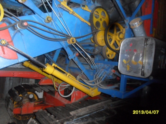 ขายรถเกี่ยววรพจน์การช่างอุ้ม