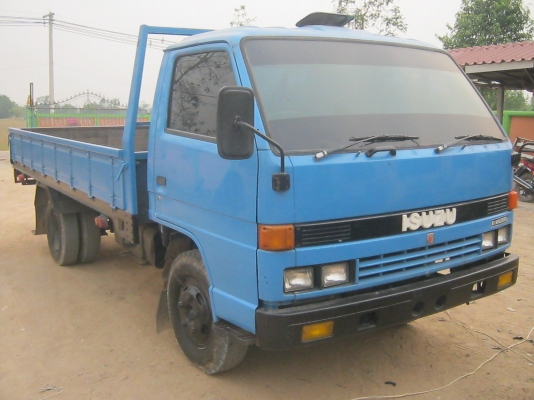 อีซูซุ NPR รถสวยตามรูปเลย คุณเฉลิม0836272571