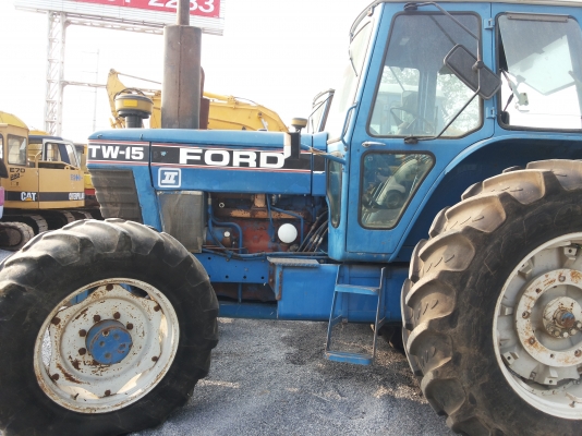 แทร็กเตอร์ FORD TW15