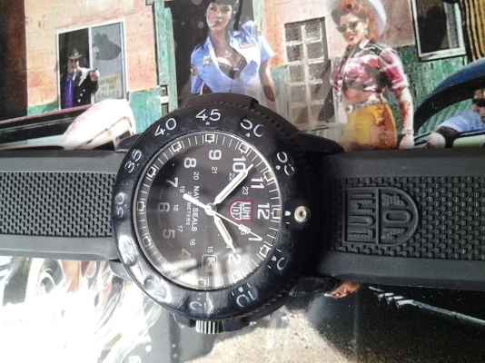 LUMINOX นาฬิกา luminox กระจกซัฟไฟร์ ดำน้ำลึก 200 เมตร เข็มนาที เข็มชั่วโมง เป็นแท่งแก๊ส