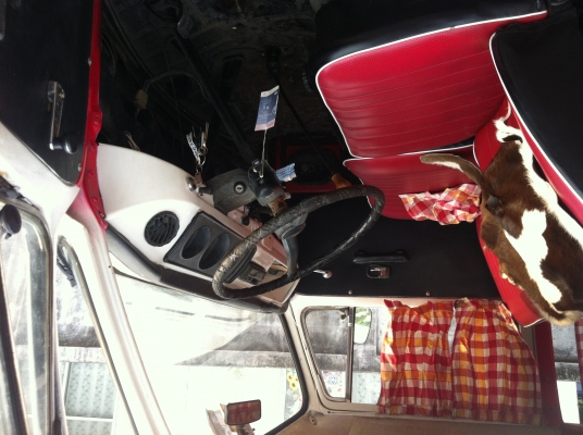 โฟล์คตู้ 1972 (เปิดบาร์)