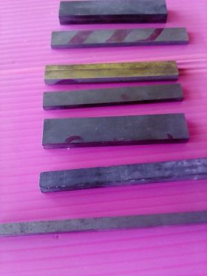 มีดกลึงคาร์ไบด์ยาวประมาณ 3 นิ้วเอามาตัดเป็นท่อนๆเพื่อเชื่อมได้หรือจะเชื่อมเป็นด้ามไปให้ได้