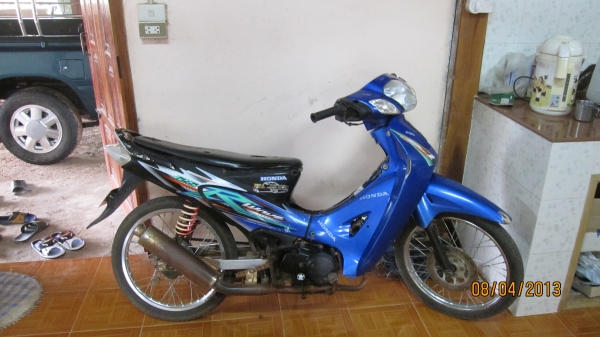 ขายเวฟ125 มีเล่มไม่โอนเครื่องพึ่งคว้านมาเมื่อวาน.สภาพเครื่องผ่านครับพร้อมใช้งานทีแรกว่าจะเอาเครื่องวางโครงชี200......พอดีโครงขายไปแล้วครับขายๆที่7500บาทถ้วนครับสนใจติดต่อ0801696651ส่งได้ทั่วไทยรถยุอำนาจเจริญครับ