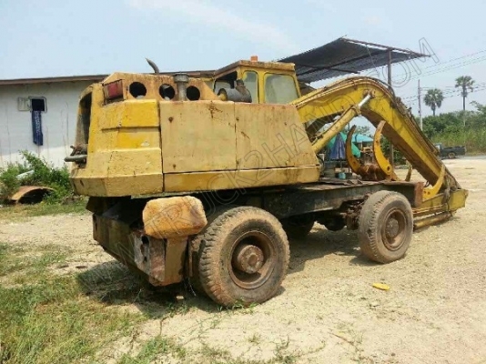รถคลีบไม้ยาง ยี่ห้อ KOMATSU รุ่น 1 รถคลีบไม้ยาง ยี่ห้อ KOMATSU รุ่น 1