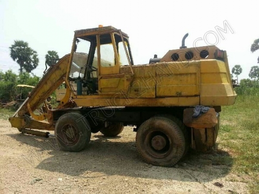 รถคลีบไม้ยาง ยี่ห้อ KOMATSU รุ่น 1 รถคลีบไม้ยาง ยี่ห้อ KOMATSU รุ่น 1