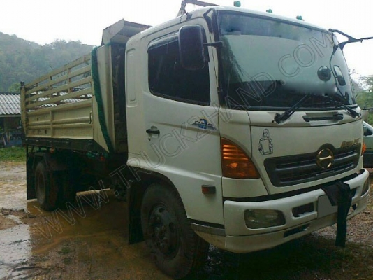 รถบรรทุก 6 ล้อดั๊มพ์ ยี่ห้อ HINO 220 แรงม้า