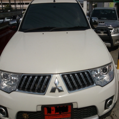 MITSUBISHI PAJERO&#039;2012 สีขาว ยังไม่จดทะเบียน เกียร์ธรรมดา สภาพใหม่มากๆ เจ้าของขายเอง