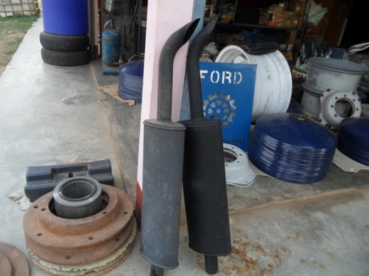 ขาย ท่อไอเสียรถไถฟอร์ด แท้ถอดเก่านอก สภาพสวยไม่ผุ-ไม่บุบ