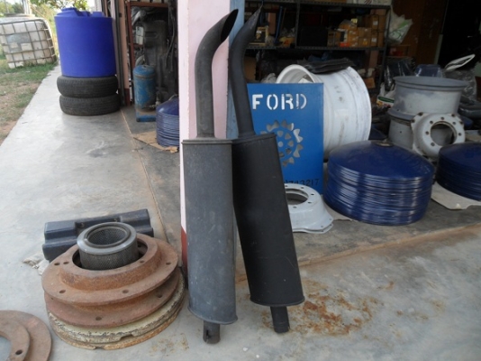 ขาย ท่อไอเสียรถไถฟอร์ด แท้ถอดเก่านอก สภาพสวยไม่ผุ-ไม่บุบ