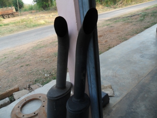 ขาย ท่อไอเสียรถไถฟอร์ด แท้ถอดเก่านอก สภาพสวยไม่ผุ-ไม่บุบ