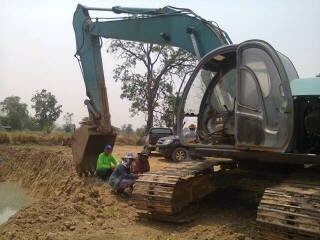 KOBELCO SK200 MACK 5 ซุปเปอร์ ไฟฟ้าครบ เล่มทะเบี KOBELCO SK200 MACK 5 ซุปเปอร์ ไฟฟ้าครบ เล่มทะเบี