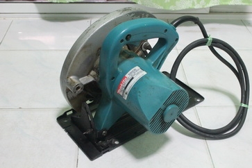เลื่อยวงเดือนขนาดใบ 9 นิ้ว makita รุ่น N5900B พร้อมใช้งานครับ