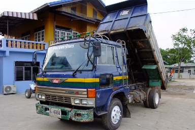 ขายหกล้อดั้มดิน  HENO FD เครื่อง HO7C 185 แรง เอกสานพร้อมโอน