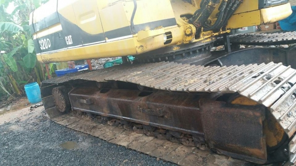 ขายรถแบ็คโคCAT 320V2ไฟฟ้าครบ เอกสารเล่มทะเบียนช่วงล่างดีสภาพพร้อมทำงาน