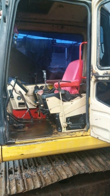 ขายรถแบ็คโคCAT 320V2ไฟฟ้าครบ เอกสารเล่มทะเบียนช่วงล่างดีสภาพพร้อมทำงาน