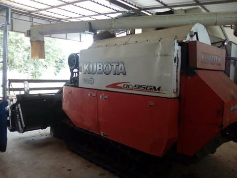 ขายรถเกี่ยวข้าว คูโบต้าDC95ทำงานสองพันชม.ช่วงล่างดีเครื่อง เอกสารเล่มทะเบียนครบ