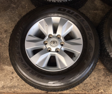 ล้อแม็ก Toyota Revo ขอบ17 พร้อมยาง Bridgestone 265-65-17 ปลายปี 16