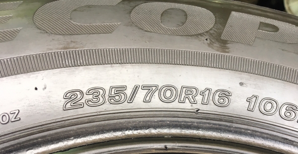 ยาง 2 เส้น Bridgestone 235-70-16 ปลายปี13 ยาง 2 เส้น Bridgestone 235-70-16 ปลายปี13