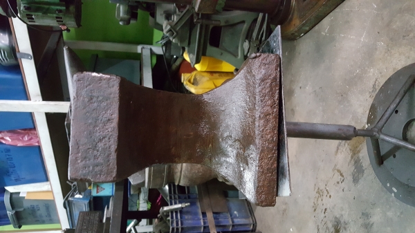 ขายทั่งตีเหล็ก50โลเก่านอก