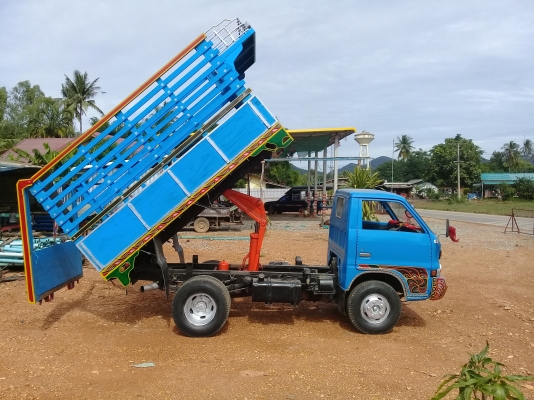 ขายรถบรรทุกหกล้อดั้ม100แรงดั้มเกษตรกะบอกใหญ่ เอกสารพร้อมโอนขาย240000 ยาว330x170x195 คอกเกษตรพร้อมใช้