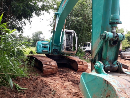 ขายด่วน KOBELCO SK 200 MART-5 สภาพพร้อมใช้งาน โซ่หนา ช่วงล่างสวย ไฟฟ้าอยู่ครับ หน้าจอไม่มี แอร์เย็น เอกสารเล่มทะเบียน สนใจโทรสอบถาม 093-0764943  088-3223272 k ตั้ม